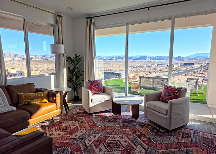 Powell Views, Hot Tub, Game Room, Kayaks *