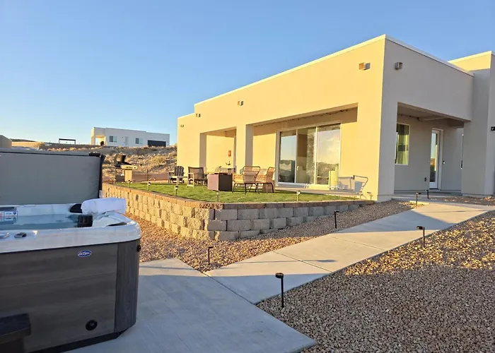 Powell Views, Hot Tub, Game Room, Kayaks Holiday home *