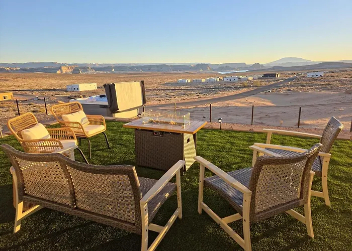 Powell Views, Hot Tub, Game Room, Kayaks *