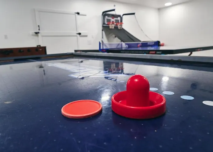 Powell Views, Hot Tub, Game Room, Kayaks *