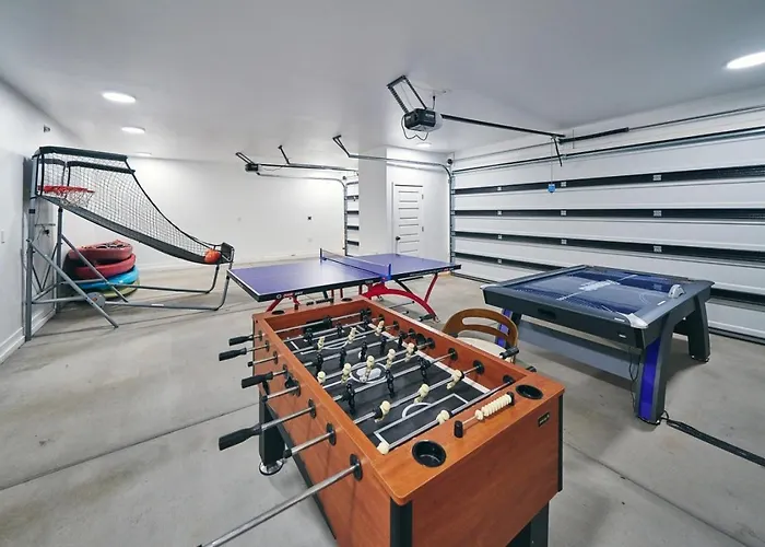 Powell Views, Hot Tub, Game Room, Kayaks *
